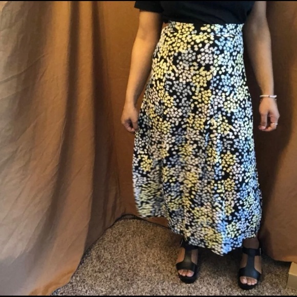 multi-colored flower power skirt - Picture 4 of 6